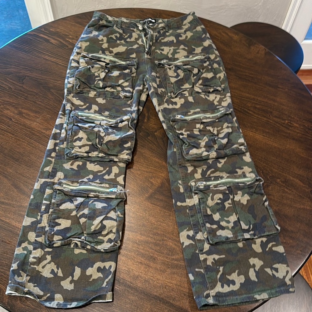 Fashion Nova Camo Pants. Size Large
